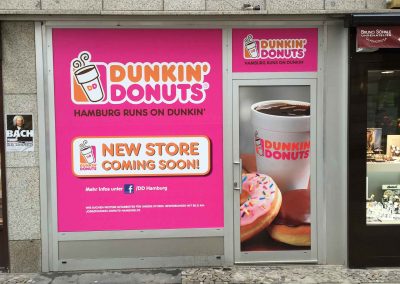 Ladenbeschriftung Dunkin Donuts mit Digitaldruckfolie